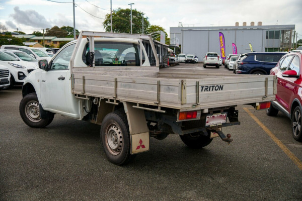 2014 MY15 Mitsubishi Triton MN GL Cab Chassis Image 2