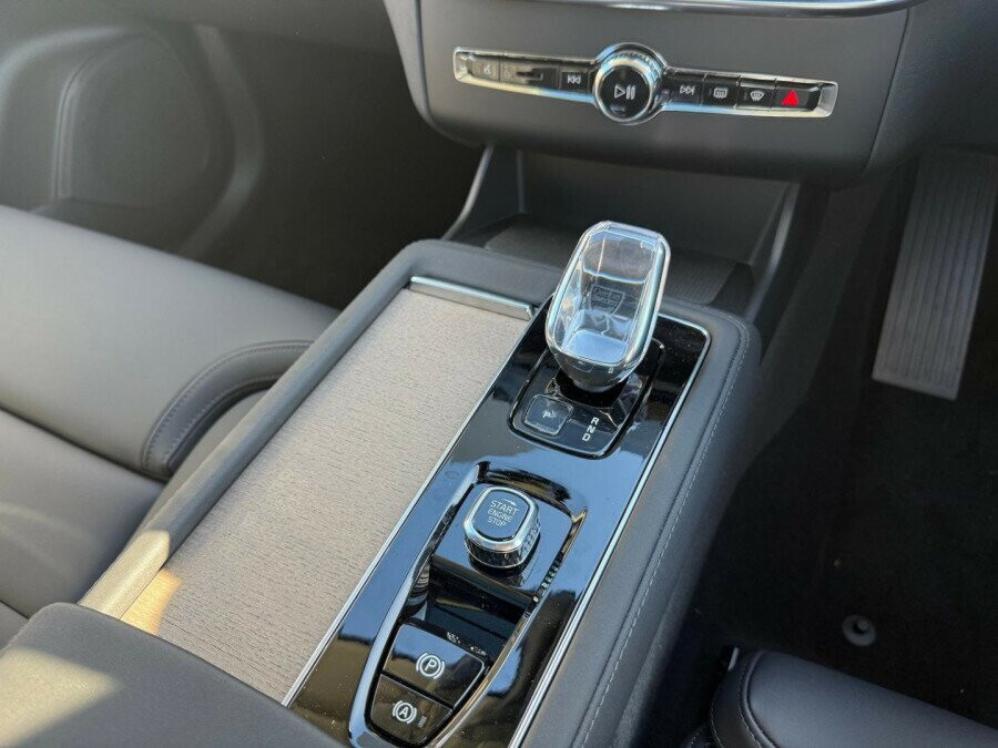 2026 Volvo XC90 L Series Plus T8 Plug-in Hybrid Dark SUV Image 13