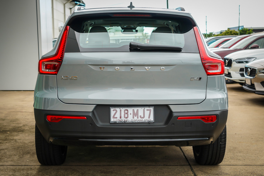 2024 MY25 Volvo XC40 XZ Ultra B4 Dark SUV Image 9