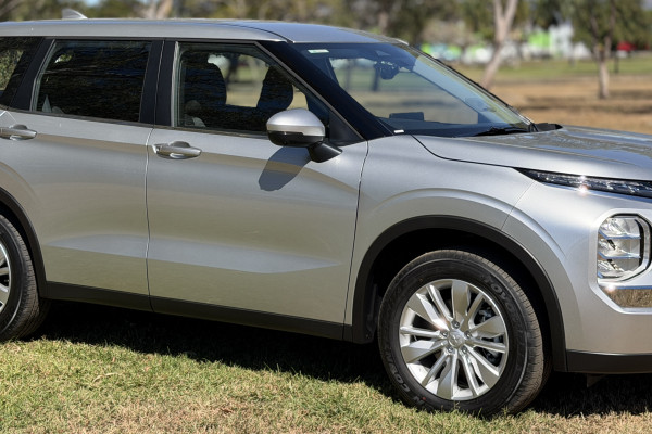 2026 Mitsubishi Outlander ZM ES SUV Image 7