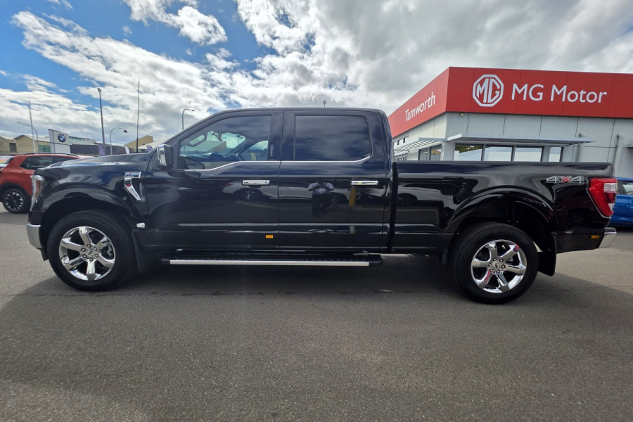 2023 Ford F-150 No Series Lariat Dual Cab Image 11