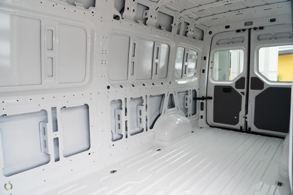 2025 Volkswagen Crafter 35 TDI410 LWB Van image 13