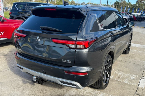 2024 Mitsubishi Outlander ZM PHEV Exceed Tourer SUV Image 4