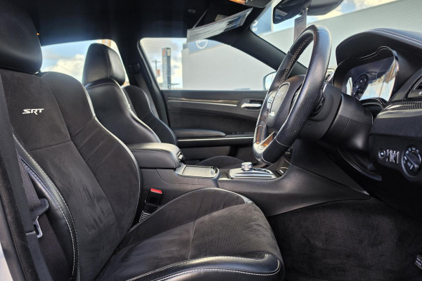 2017 Chrysler 300 LX SRT Sedan Image 19