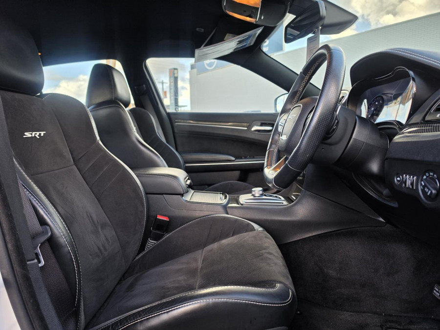 2017 Chrysler 300 LX SRT Sedan Image 19