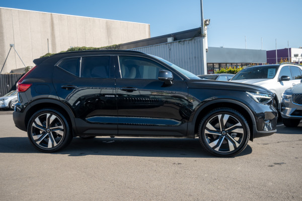 2022 MY23 Volvo XC40 XZ Ultimate B4 Dark SUV Image 3