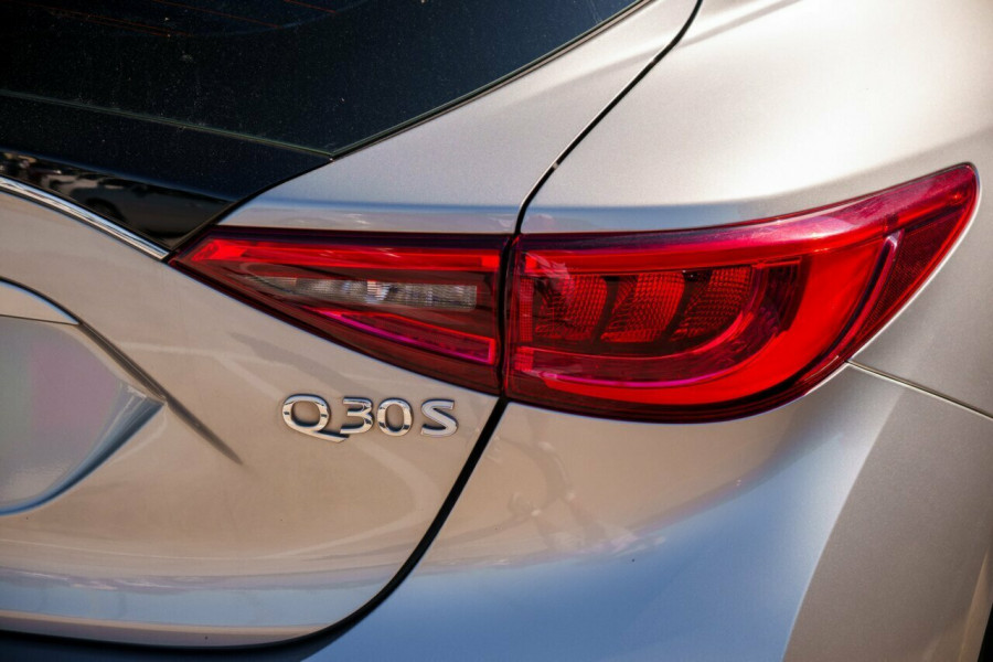 2017 Infiniti Q30 H15 Sport Premium D-CT Wagon Image 7