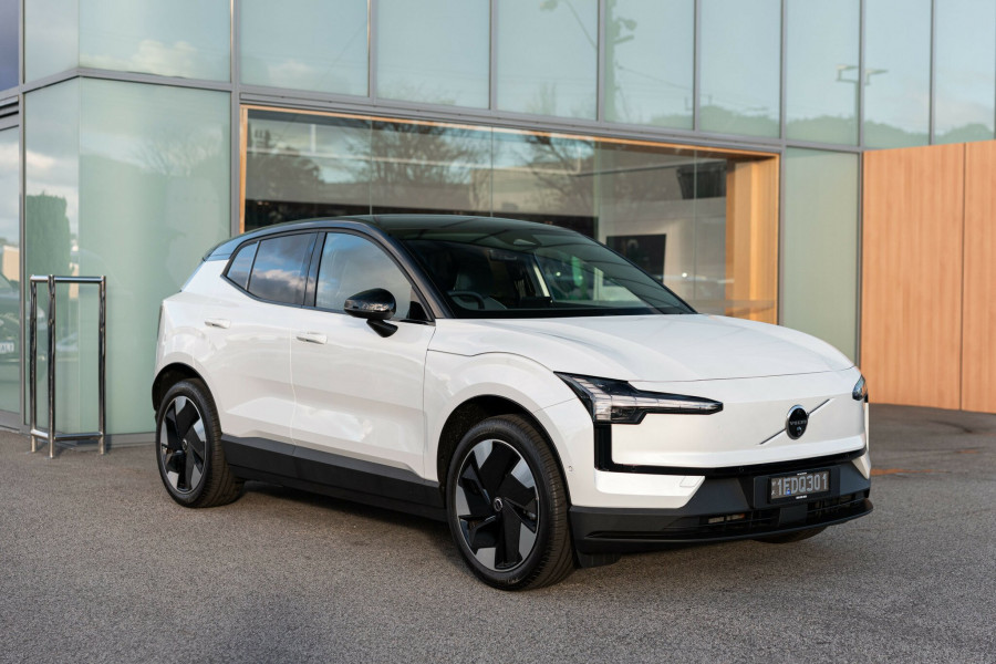 2026 Volvo EX30  Single Motor Extended Range Ultra SUV Image 1