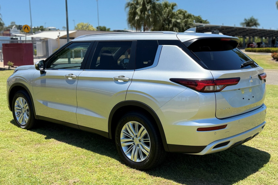 2024 Mitsubishi Outlander ZM LS SUV Image 6
