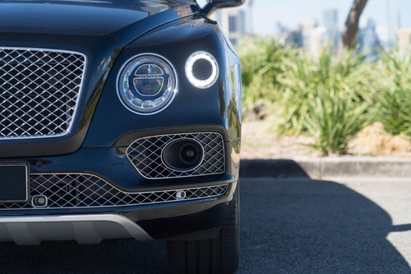 2018 Bentley Bentayga W12 Seven Seat SUV Image 4