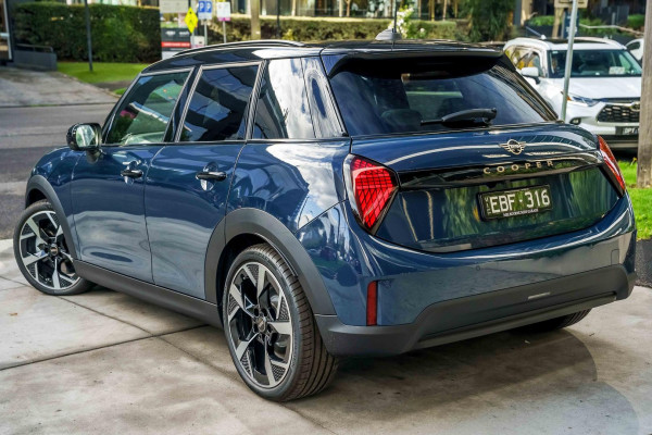 2025 MINI Cooper F65 C Favoured Hatch image 3