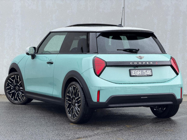 2025 MINI Cooper F65 S Favoured Hatch image 3