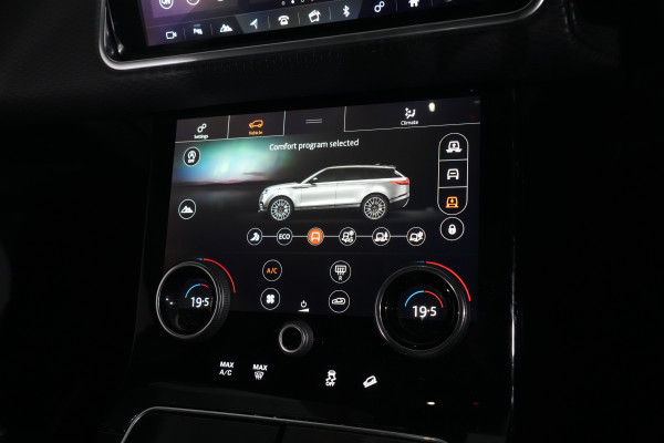 2017 Land Rover Range Rover Velar L560 D300 R-Dynamic SE SUV image 17