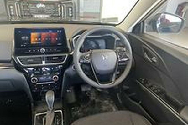 2025 Mahindra XUV3X0  AX5L SUV Image 12