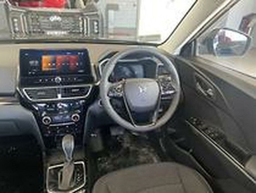2025 Mahindra XUV3X0  AX5L SUV Image 12