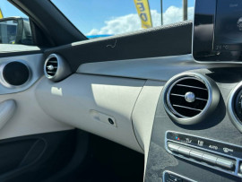2016 Mercedes-Benz C-Class A205 C200 Convertible image 19