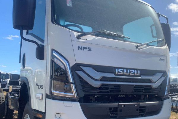 2026 Isuzu  NPS 75-175 MT D34 Cab Chassis Image 2