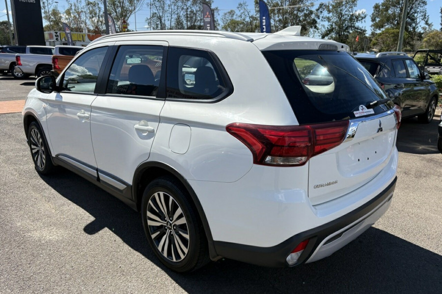 2019 Mitsubishi Outlander ZL ES SUV Image 8