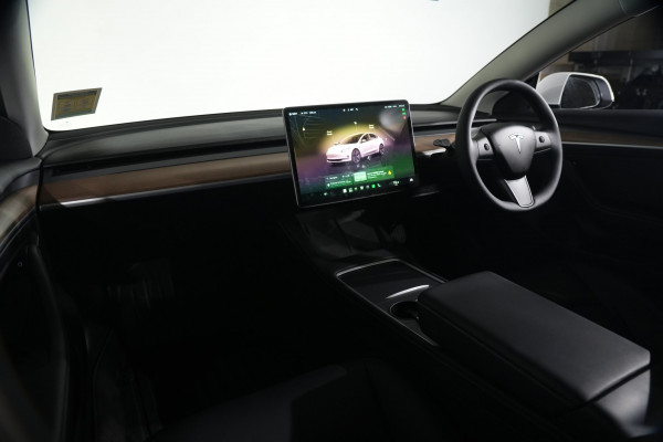 2022 Tesla Model 3  Rear-Wheel Drive Sedan image 11