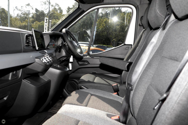 2026 Renault Master XDD  Van Image 9