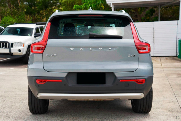 2025 MY26 Volvo XC40 XZ Ultra B4 Bright SUV Image 3