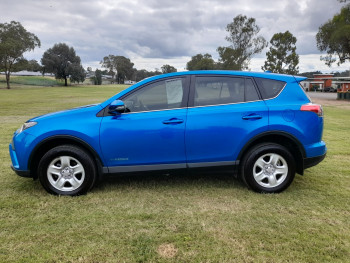 2017 [THIS VEHICLE IS SOLD] image 4