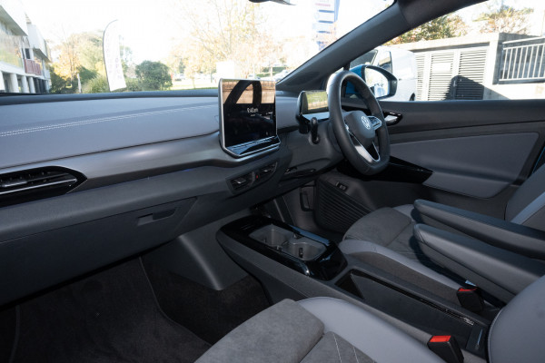 2025 Volkswagen ID. 5 E2 Pro SUV image 7