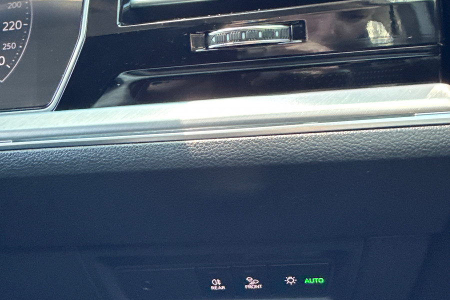 2020 Volkswagen Touareg CR 190TDI Premium SUV Image 28