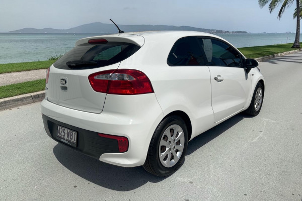 2015 Kia Rio UB S Hatch Image 4