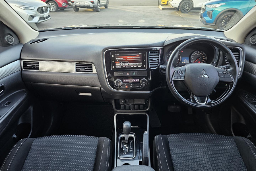2017 Mitsubishi Outlander ZK LS SUV Image 12