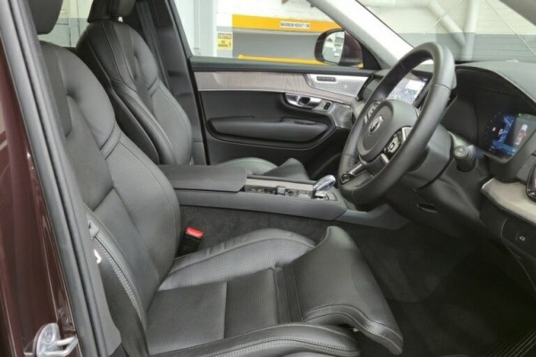 2025 Volvo XC90 L Series Ultra B5 Bright SUV Image 9