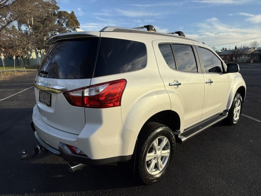 2015 Isuzu MU-X LS-T SUV Image 3