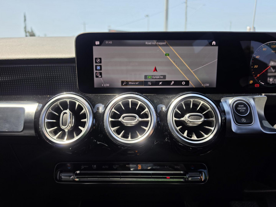 2020 Mercedes-Benz GLB-Class X247 GLB200 SUV Image 16