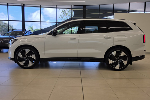 2026 Volvo EX90  Ultra Twin Motor Performance SUV Image 6