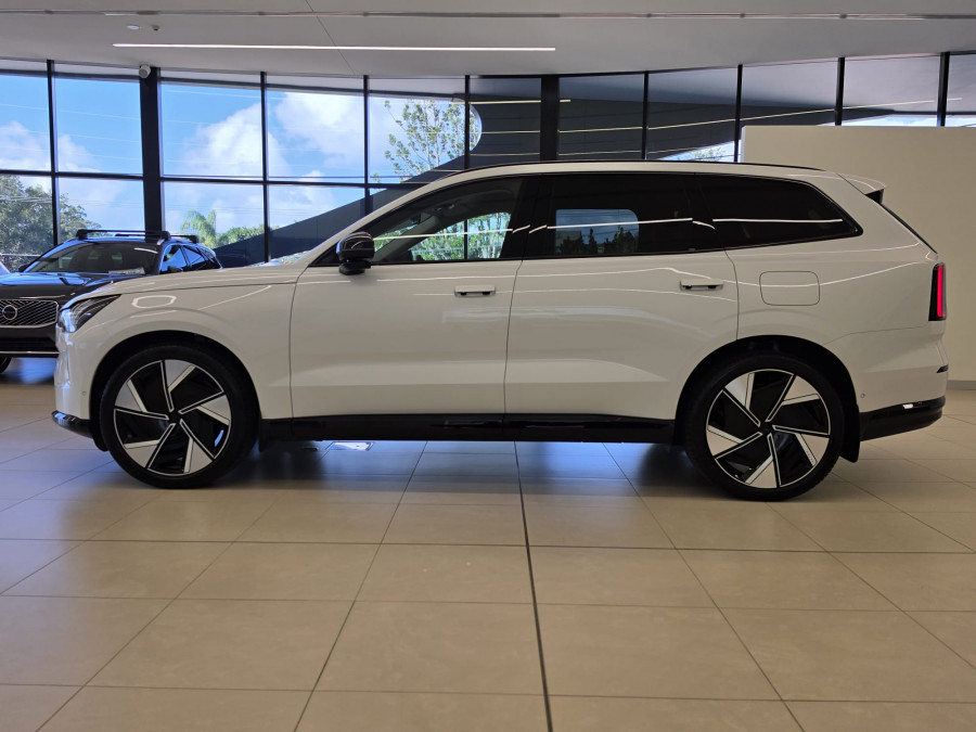 2026 Volvo EX90  Ultra Twin Motor Performance SUV Image 6