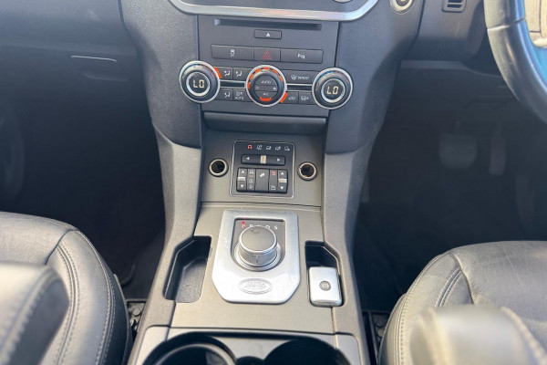 2015 Land Rover Discovery Series 4 SDV6 HSE SUV Image 16