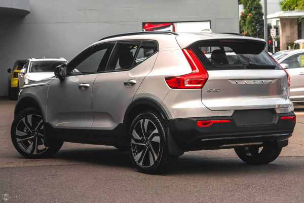2024 MY25 Volvo XC40 XZ Ultra B4 Dark SUV Image 4