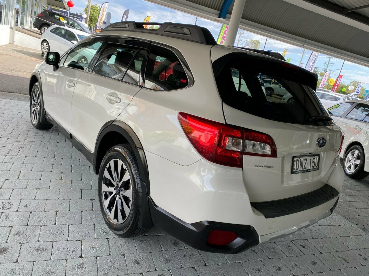 2017 Subaru Outback 2.5i - Premium SUV Image 11
