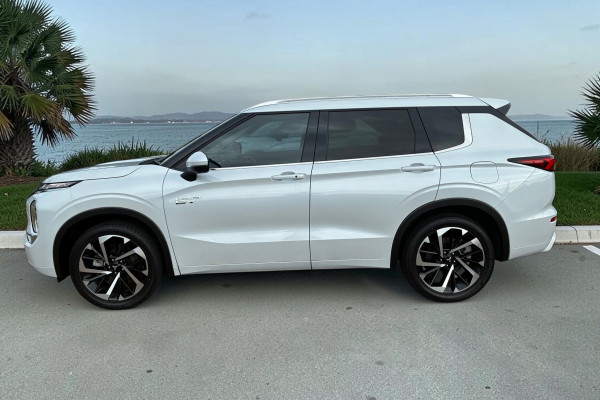 2025 MY24 Mitsubishi Outlander ZM PHEV Exceed SUV Image 8