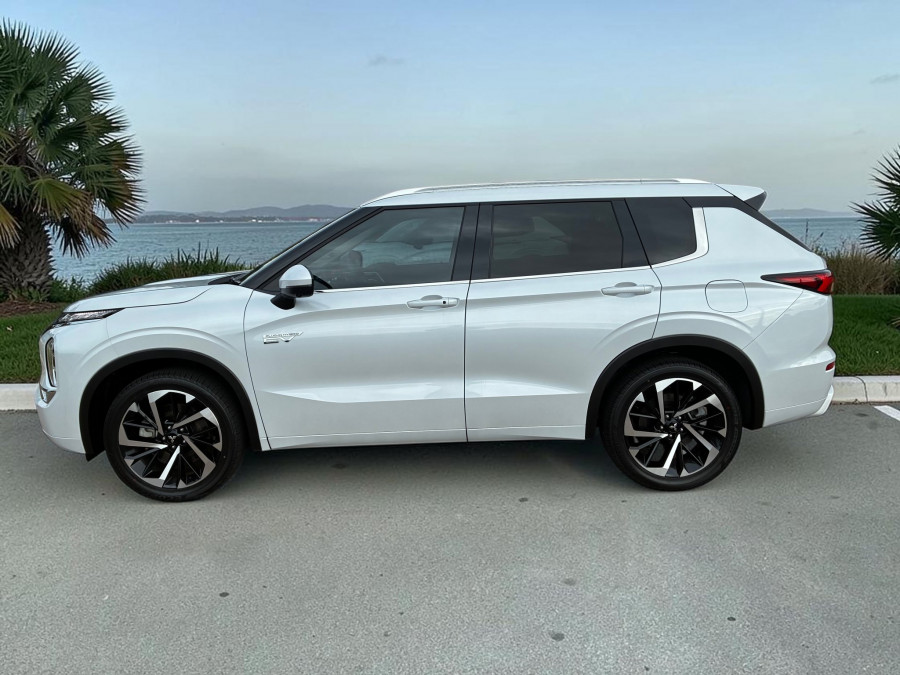 2025 MY24 Mitsubishi Outlander ZM PHEV Exceed SUV Image 8