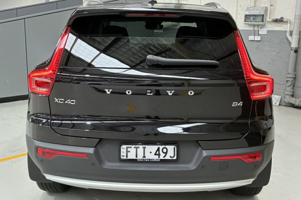 2025 Volvo XC40 XZ Plus B4 SUV Image 6
