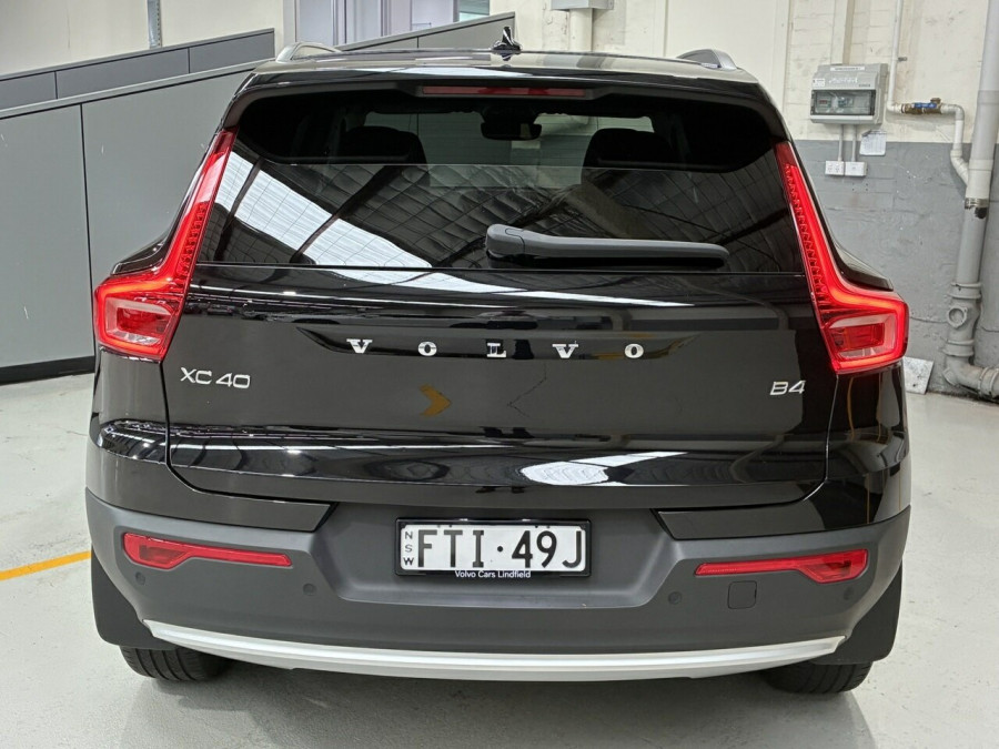 2025 Volvo XC40 XZ Plus B4 SUV Image 6