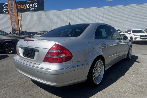 2004 Mercedes-Benz E-Class W211 E500 Elegance Sedan Image 9