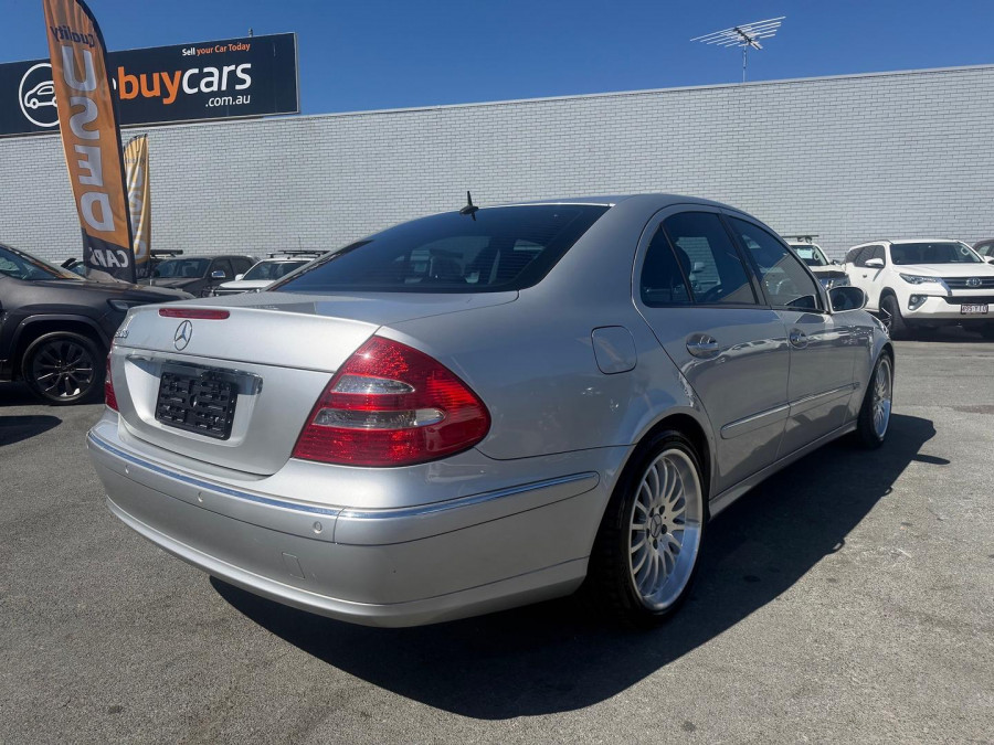 2004 Mercedes-Benz E-Class W211 E500 Elegance Sedan Image 9