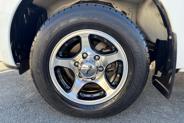 2015 Isuzu D-MAX  SX Cab Chassis Image 10