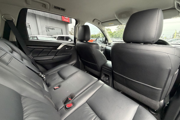 2019 Mitsubishi Pajero Sport QE Black Edition SUV Image 13