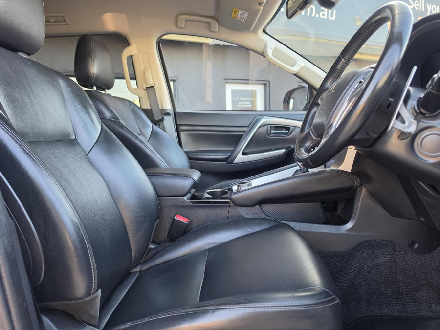 2020 Mitsubishi Pajero Sport QE GLS SUV Image 21