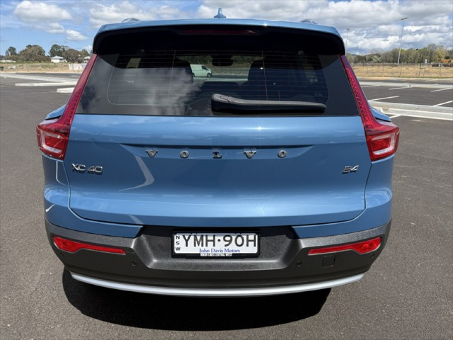 2023 Volvo XC40 XZ Plus B4 SUV Image 5