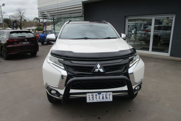 2019 Mitsubishi Pajero Sport QE Black Edition SUV Image 2