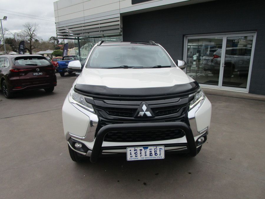 2019 Mitsubishi Pajero Sport QE Black Edition SUV Image 2